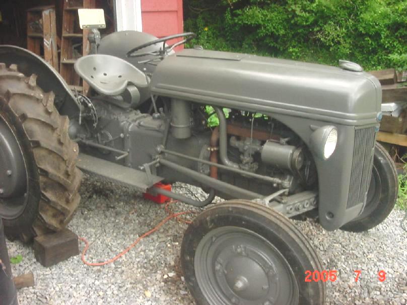 1946 Ford 2N painted