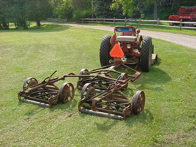 Toro gang mowers in action