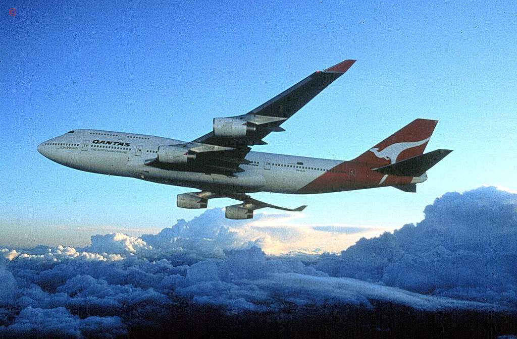 A Qantas 747-400