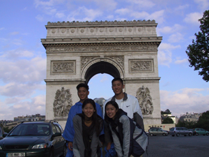 Arc de Triomphe (photo taken by Yu-Sing) - Paris, France
