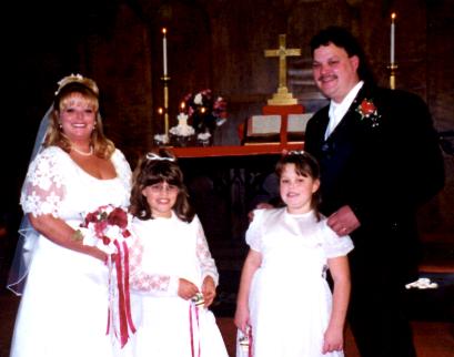 lauraswed2.jpg (19958 bytes)
