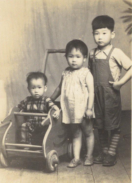 Robert, Minna, James (1947)