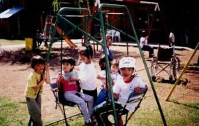 Violeta jugando