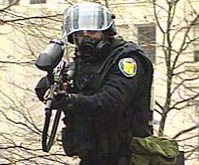 police.jpg (40113 bytes)