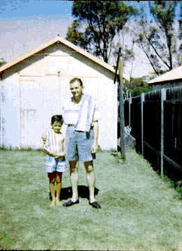 dadmikeofftobeach1960.gif (41916 bytes)