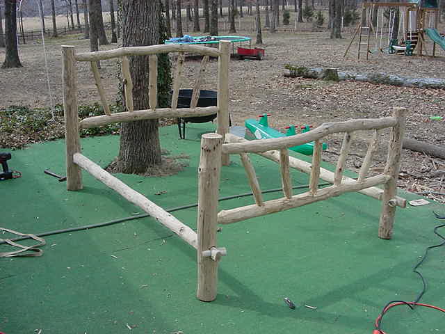 bed1.jpg (38365 bytes)