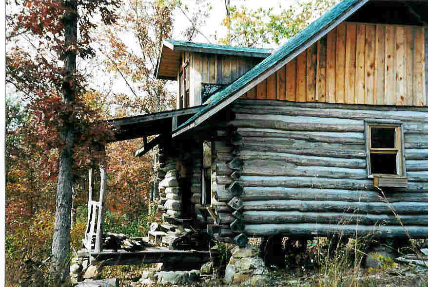 cabin1.jpg (60195 bytes)