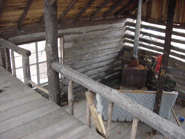cabin10.jpg (37167 bytes)