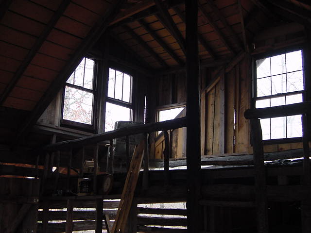 cabin13.jpg (37415 bytes)