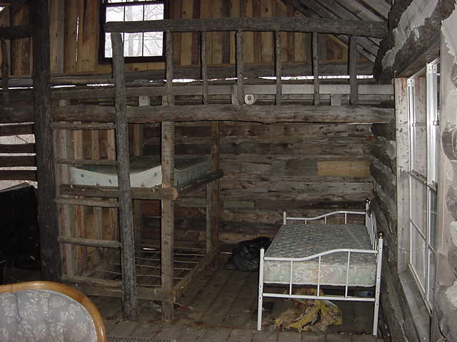 cabin14.jpg (40532 bytes)