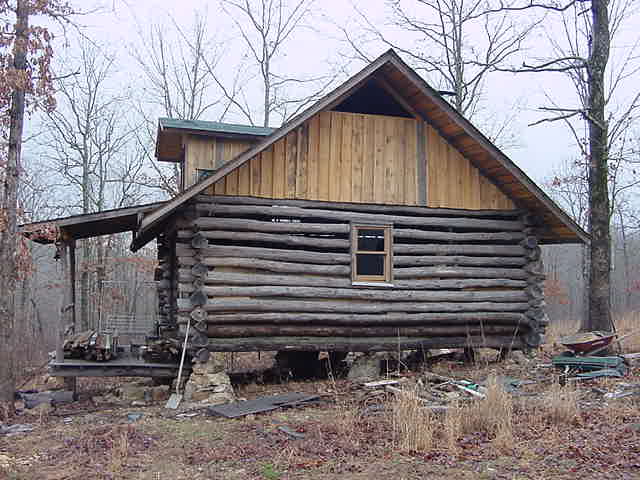 cabin16.jpg (40019 bytes)