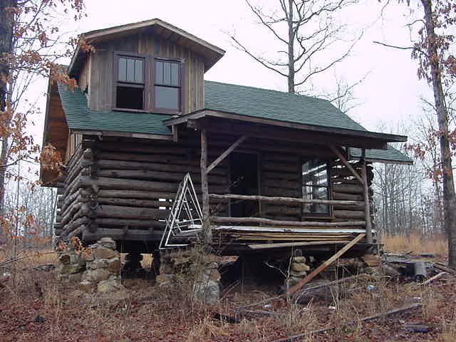 cabin18.jpg (39950 bytes)
