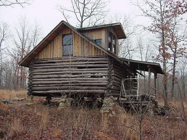 cabin19.jpg (38684 bytes)