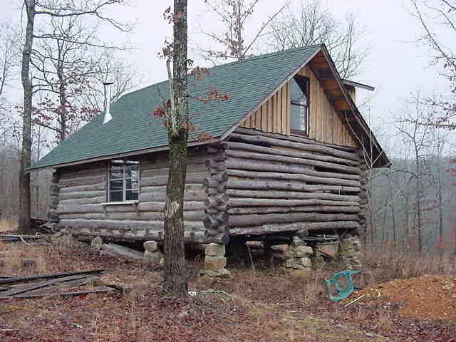 cabin21.jpg (40851 bytes)