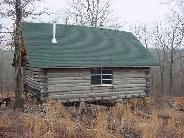 cabin23.jpg (38529 bytes)