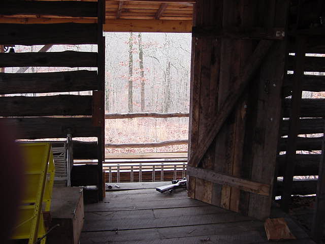cabin25.jpg (38122 bytes)