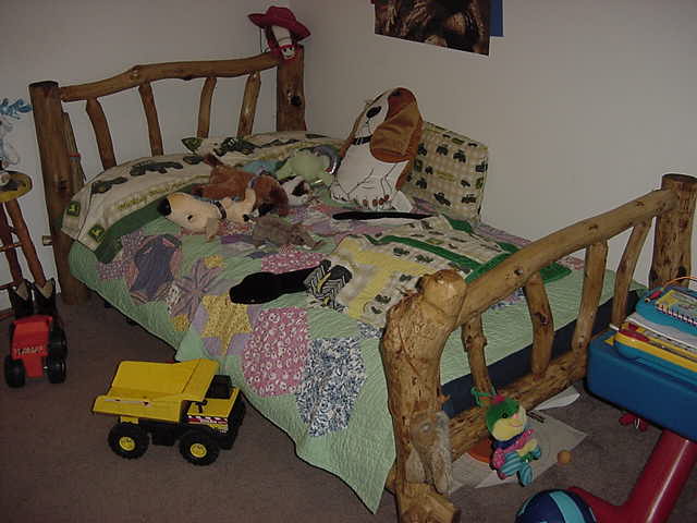 j-bed1.jpg (38283 bytes)