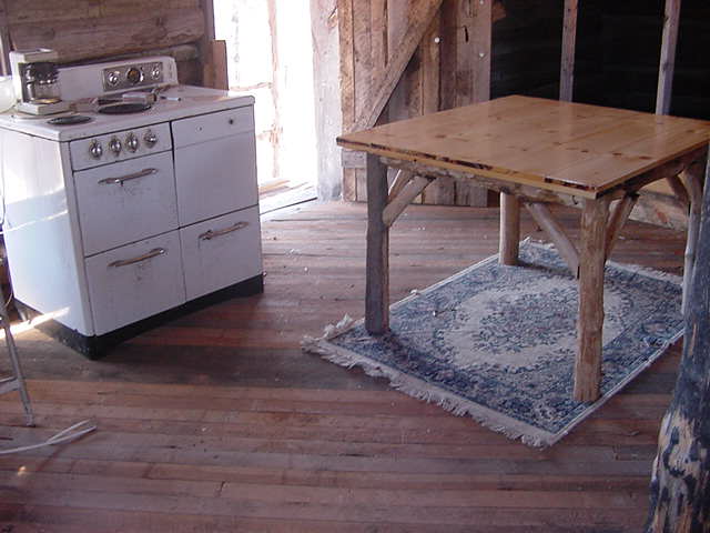 stovetable.jpg (38607 bytes)