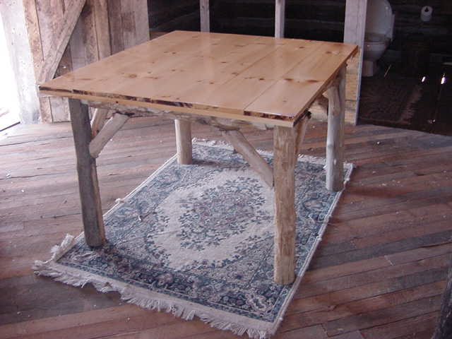 table.jpg (37597 bytes)
