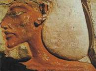 Representaci�n del Fara�n Akhenat�n. Karnak. XVIII, Dinast�a. Esta fue la t�pica representaci�n que adopt� el Fara�n para sus retratos, ojos almendrados, nariz prominente y labioscarnosos.