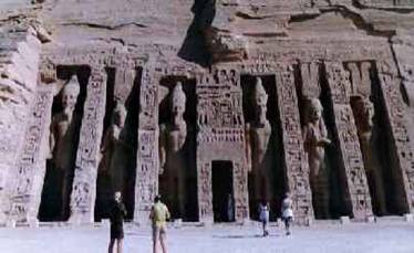 Fachada del templo de Nefertari