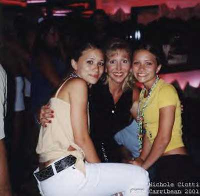 Ashley, Nicoles mamma och Mary-Kate