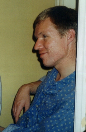... Andreas lauscht belustigt.