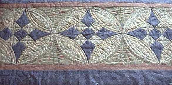 tablerunner.jpg (33240 bytes)