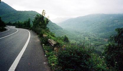 The Cu Mong Pass