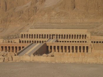 El-Deir El-Bahri - Closer View