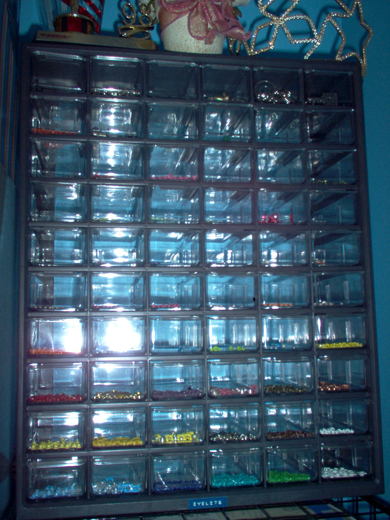 Eyelet storage