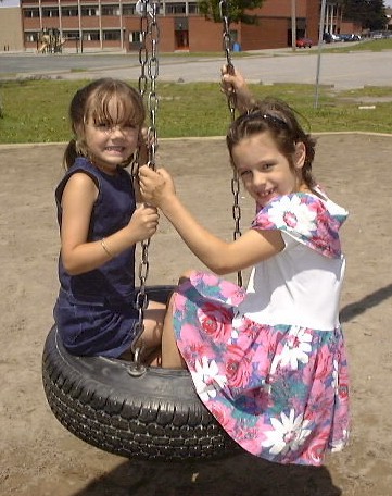 Cierra y Tesa disfrutando en el parque!