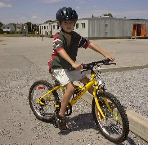 Saxxen aprendi� a montar bicicleta a los 4 a�os de edad y es un trome en el deporte!