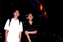 harhar 2 gays holding hands in the dark~!! hahahahah~!! j.k~!!