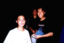 jUn jhEn lAUghIng hIs tEEth Off whEn hE rEcIEvE mOrE gIfts... magnus gave jj an orignal sound track of Final Fantasy 8~!! hehe jj plans to have more farewell Parties~!!