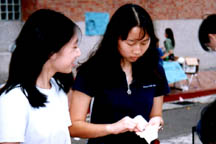 christina... and and... Lion.. i mean Fiona~ oh haha drying Coins~
