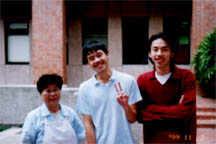 interview with the janitor... haha jk mrs Lai for our english project... robert looks so happy... i wonder why.. as he claims, 'age doesn't matter'