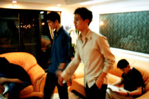 kevin & terry doing the Dance Revolution haha, Kevin improves tsao quickly de~