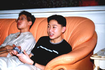 'oh ya oh ya' agrees justin, 'maurice is really Cheap' HAHAHAHAHAHA, i am so happy that i am the owner of this Homepage~