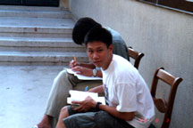 another day... random day... hk guys are on the balcony sing love songs again~