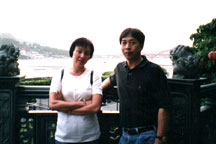 a pic of mom and dad right before guan du bridge~~~~~