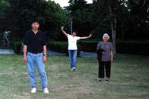 haha mom looks quite happY~