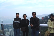 parents and big uncle at victoria peak, grrr not enough sunlight~
