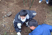 tom liu~ shows more 'love' for the environment than his bro... sigh