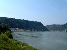 sometimes I wonder what happens if I live here, I might jump into the river... too much travellers~