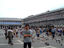 venice! hehe over 100 islands connected by 400 bridges~ a place where birds don't 'bird' you~