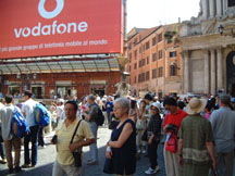 vodafone, fone = phone~ geez whole place crowded with tourists haha~