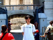 hehe behind me are swedish guards, hehe they look like jokers in a deck of card