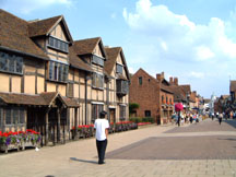 statford, me watching pass shakespeare's birth house~