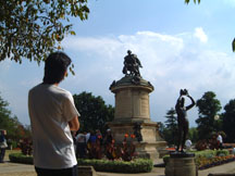 a statue in memory of shakespeare